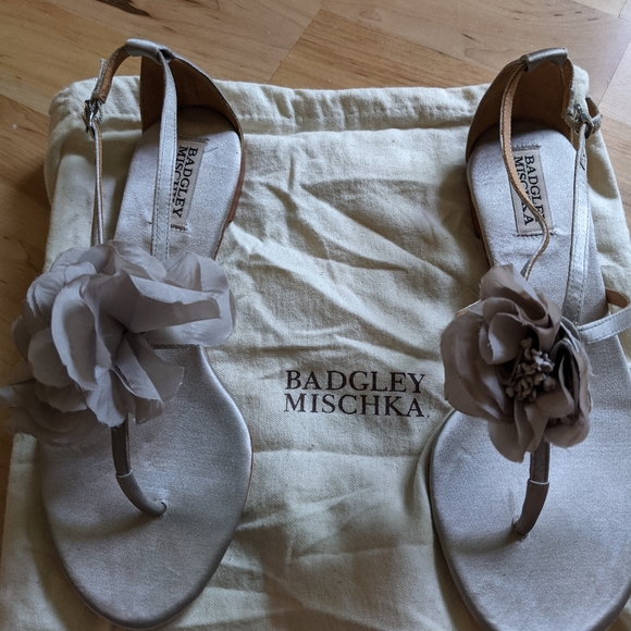 Badgely Mischka Ash Gray Zowie Floral Sandals - Picture 5 of 5